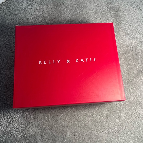 Kelly and Katie 10W Black & Gold Tesimay Sandal Block Heels (Worn ONCE) - Picture 7 of 9